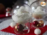 Receta Crema raffaello en vasitos, un postre mágico, sin hornear, servido en una bola de navidad